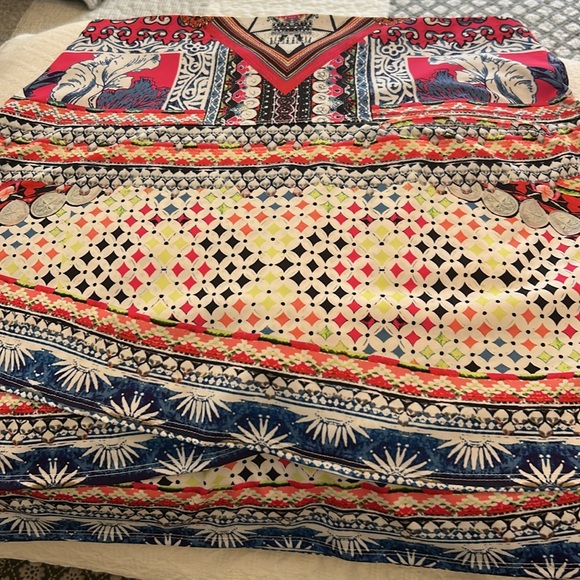 Beautiful multi-colored tennis shirt
Very good condition - Picture 4 of 4